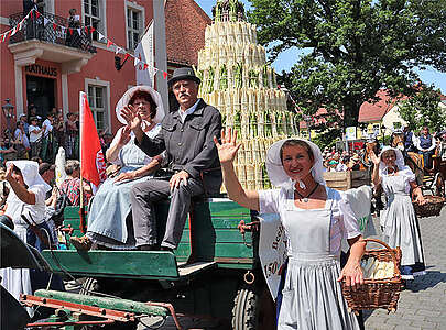 Beelitzer Spargelfrauen mit Pyramide