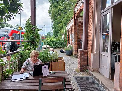 Gleis 21 draussen arbeiten C Gleis 21