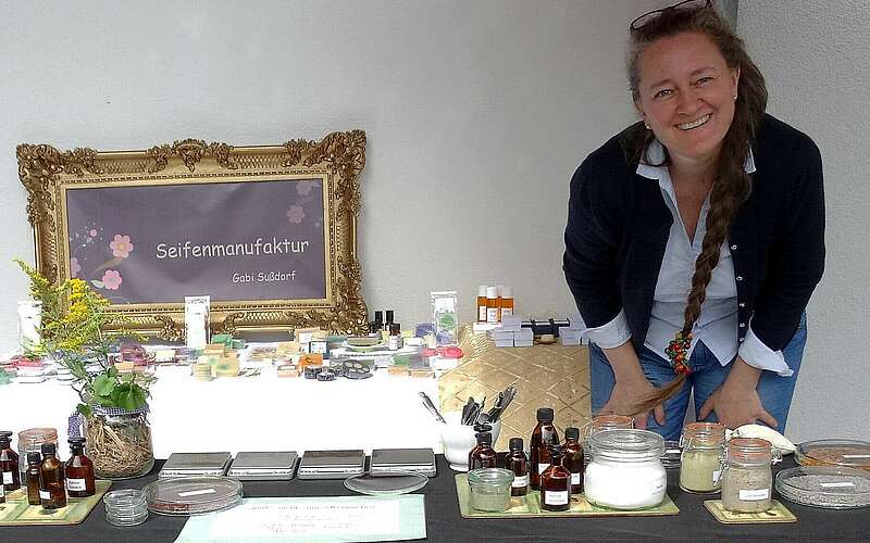 Gabi Sußdorf in der Seifenmanufaktur