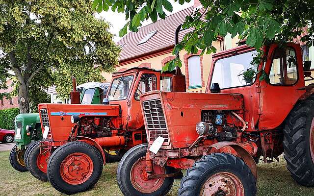 Traktoren auf dem Markt der Offenen Höfe