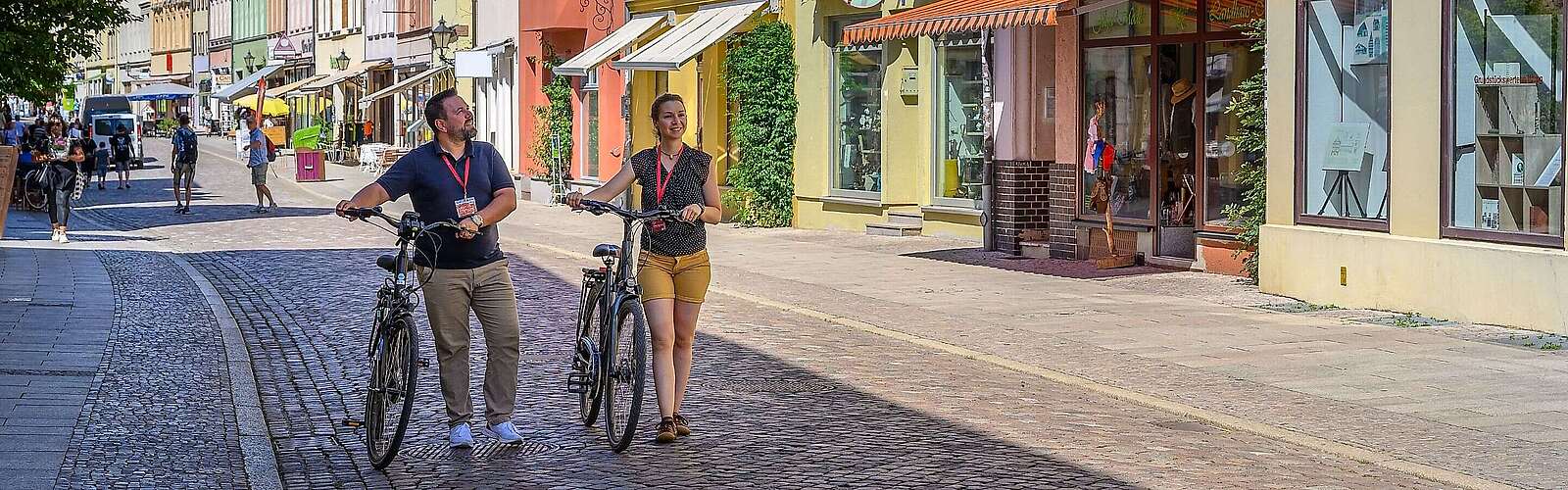 Radfahrer in der Altstadt von Wittenberg