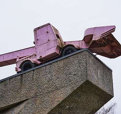 Kunstinstallation auf dem ehemaligen Panzerdenkmal, Checkpoint Bravo