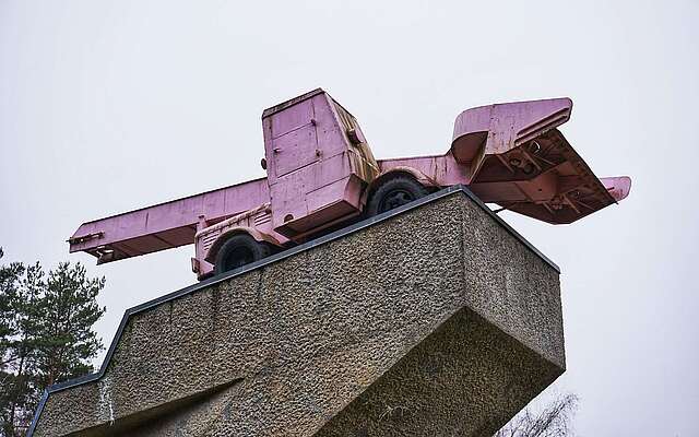 Kunstinstallation auf dem ehemaligen Panzerdenkmal, Checkpoint Bravo