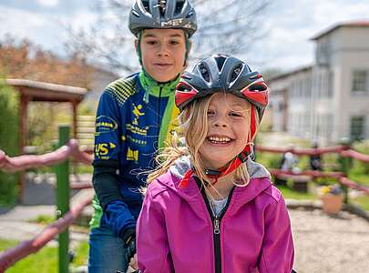 Skatehotel Gutshaus Petkus - Nahaufnahme skatende Kinder