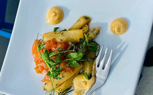 Gebratener Spargel mit Lachstartar