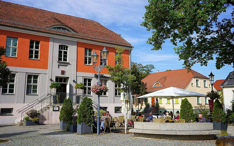 Marktplatz mit Restaurant Böfflamott