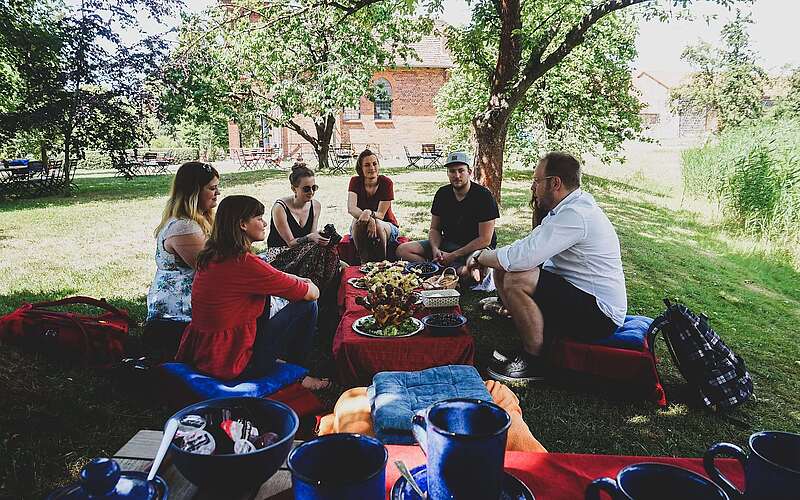 Picknick am Töpfercafé auf Gut Schmerwitz