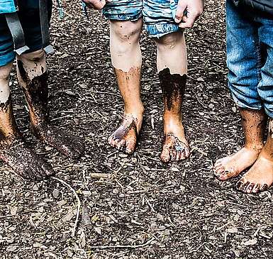 Gruppe im Barfußpark Beelitz-Heilstätten