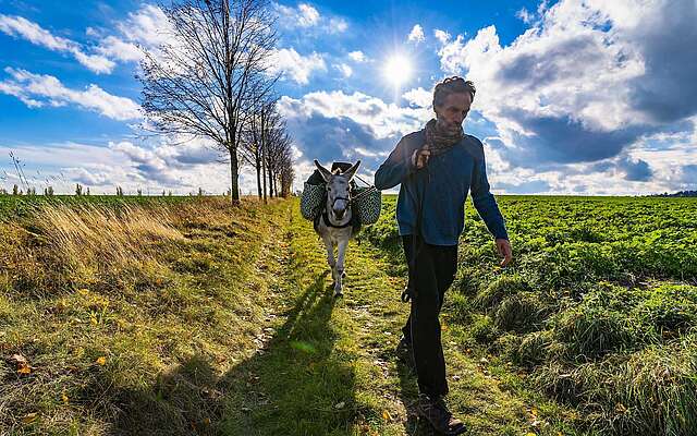 Eselnomaden Jan Prowaznik unterwegs mit Eseln